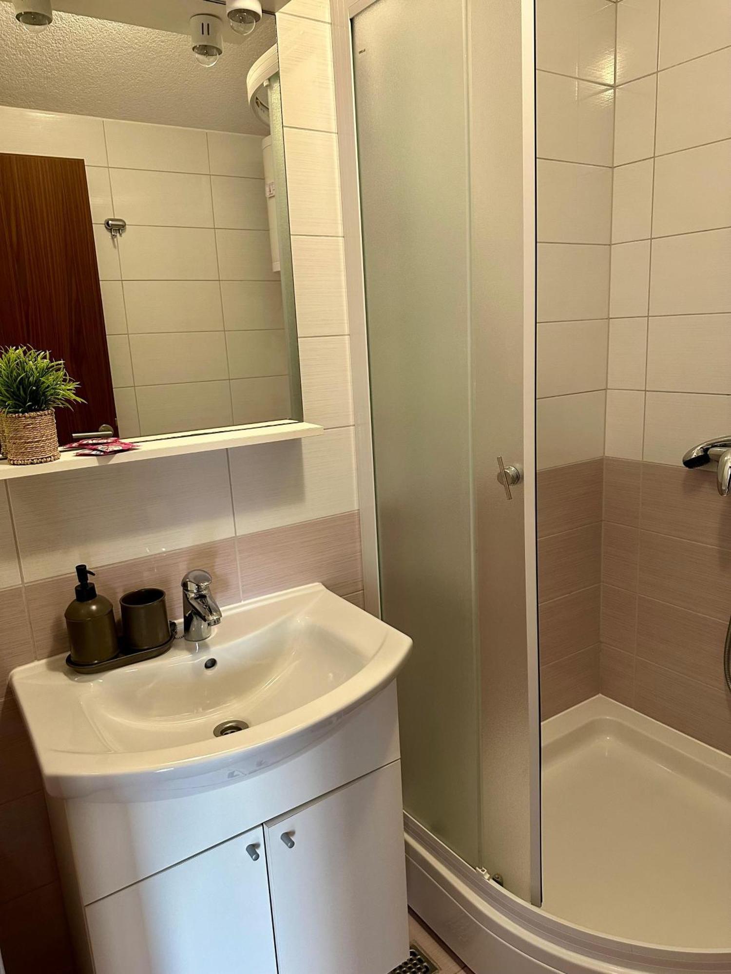 Sara Apartman *